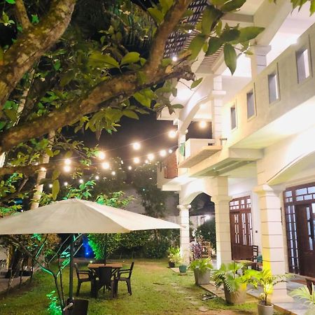 Plantation Surf Inn & Restaurant - Midigama Midigama East Exterior foto