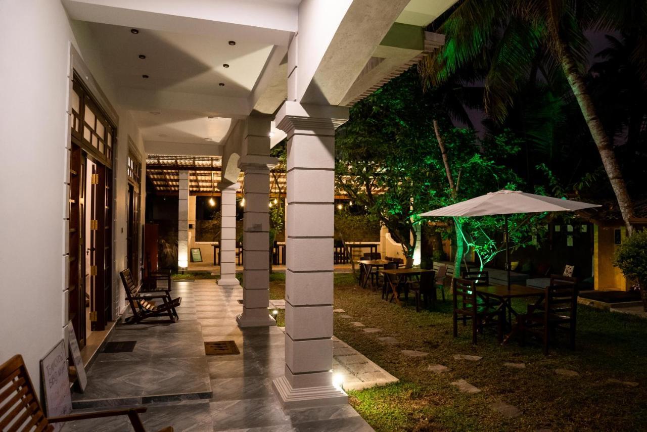 Plantation Surf Inn & Restaurant - Midigama Midigama East Exterior foto