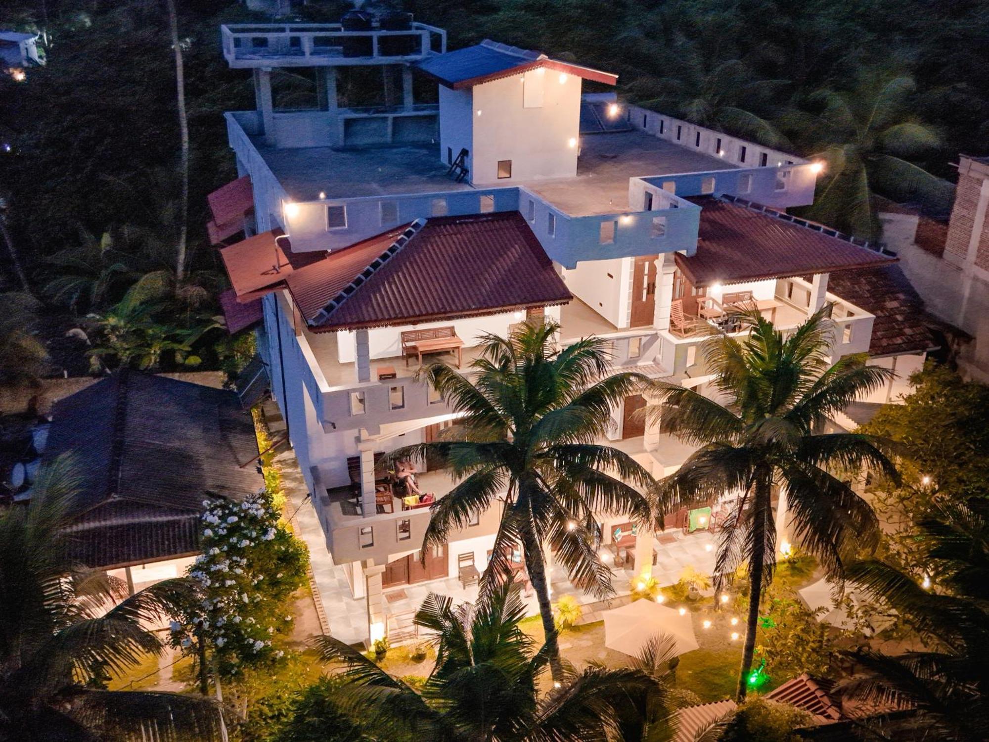 Plantation Surf Inn & Restaurant - Midigama Midigama East Exterior foto