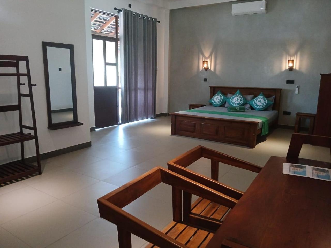 Plantation Surf Inn & Restaurant - Midigama Midigama East Quarto foto