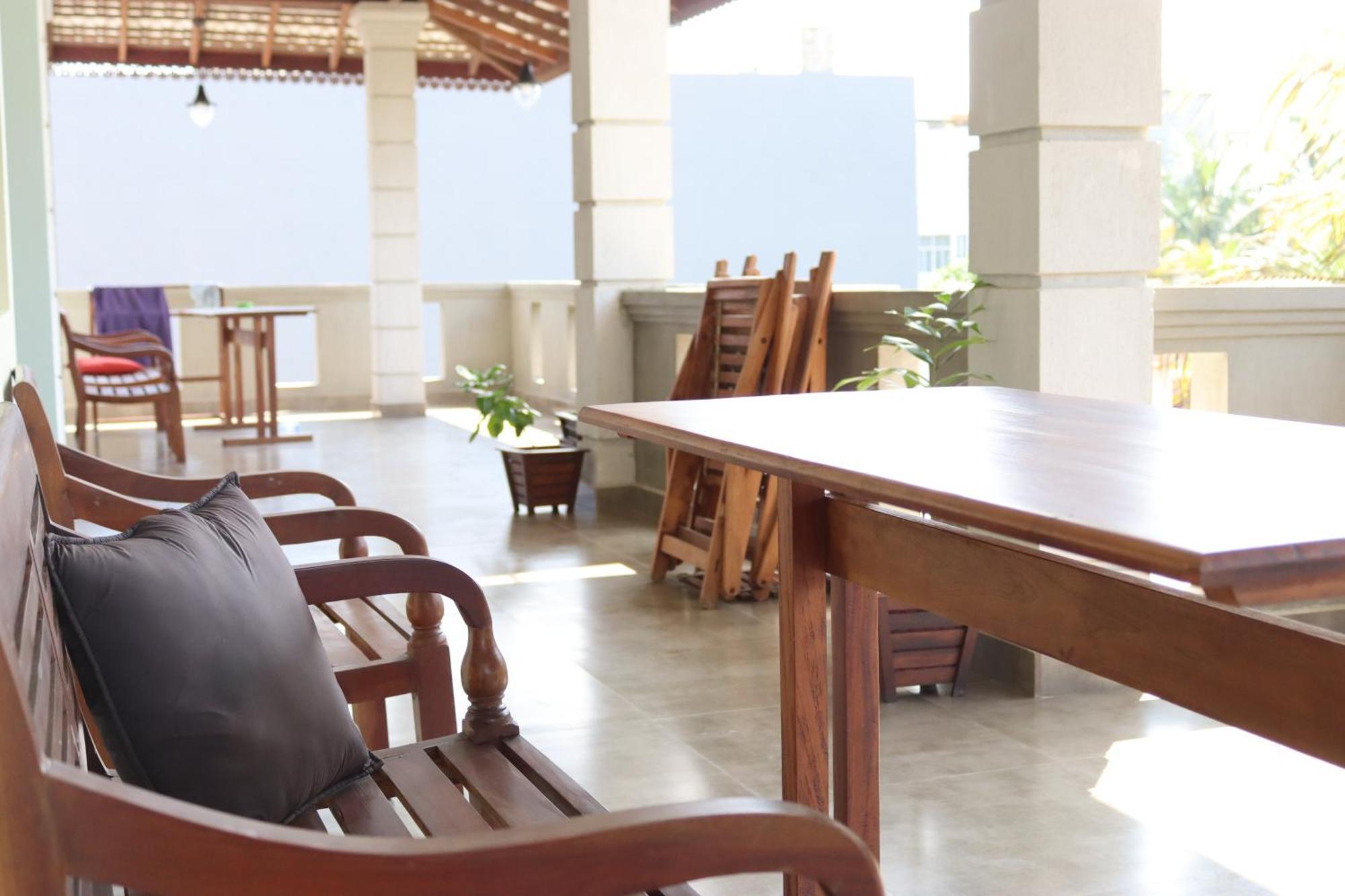Plantation Surf Inn & Restaurant - Midigama Midigama East Exterior foto