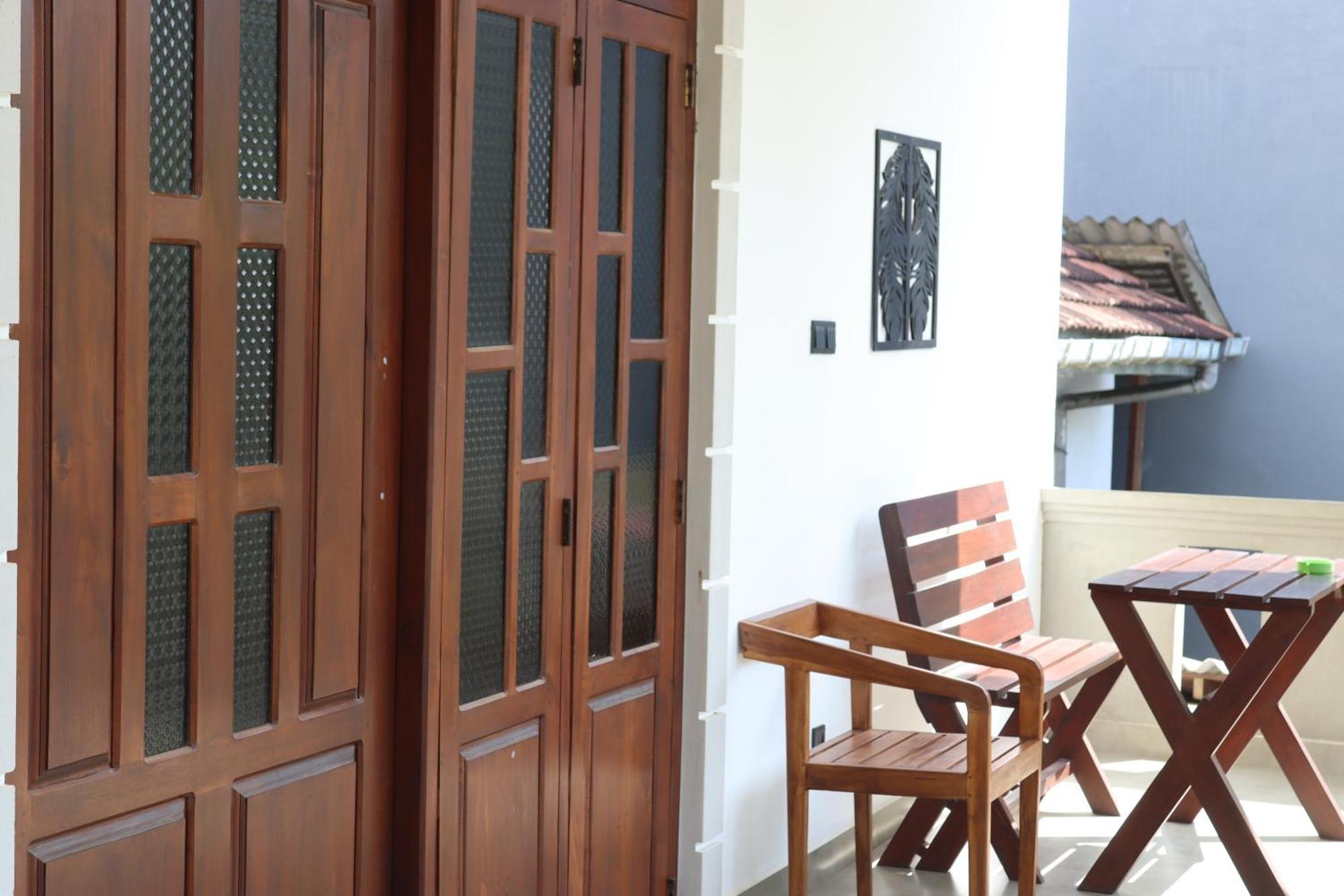 Plantation Surf Inn & Restaurant - Midigama Midigama East Exterior foto
