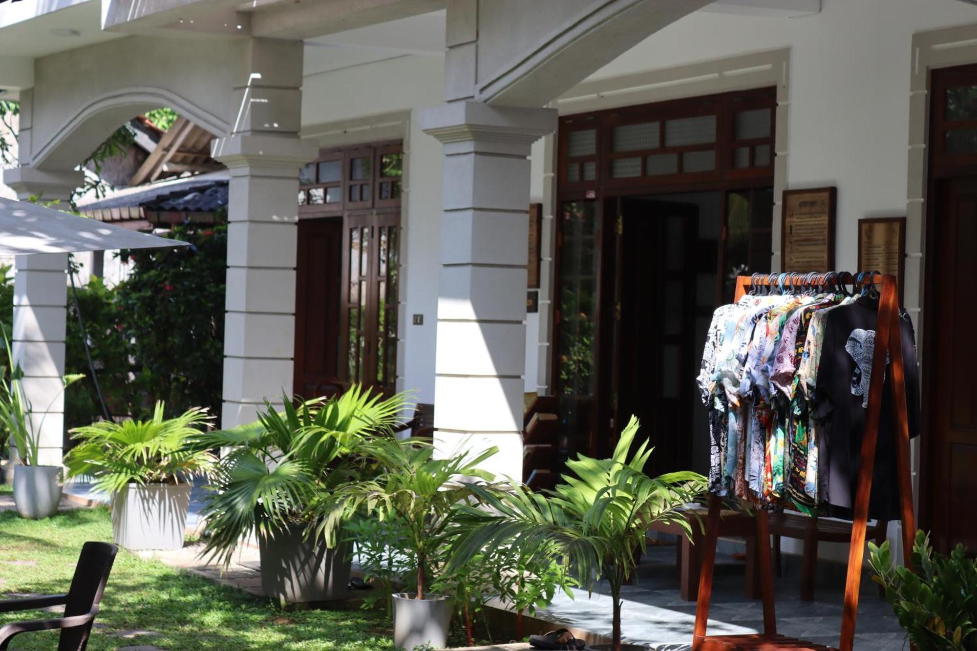 Plantation Surf Inn & Restaurant - Midigama Midigama East Exterior foto