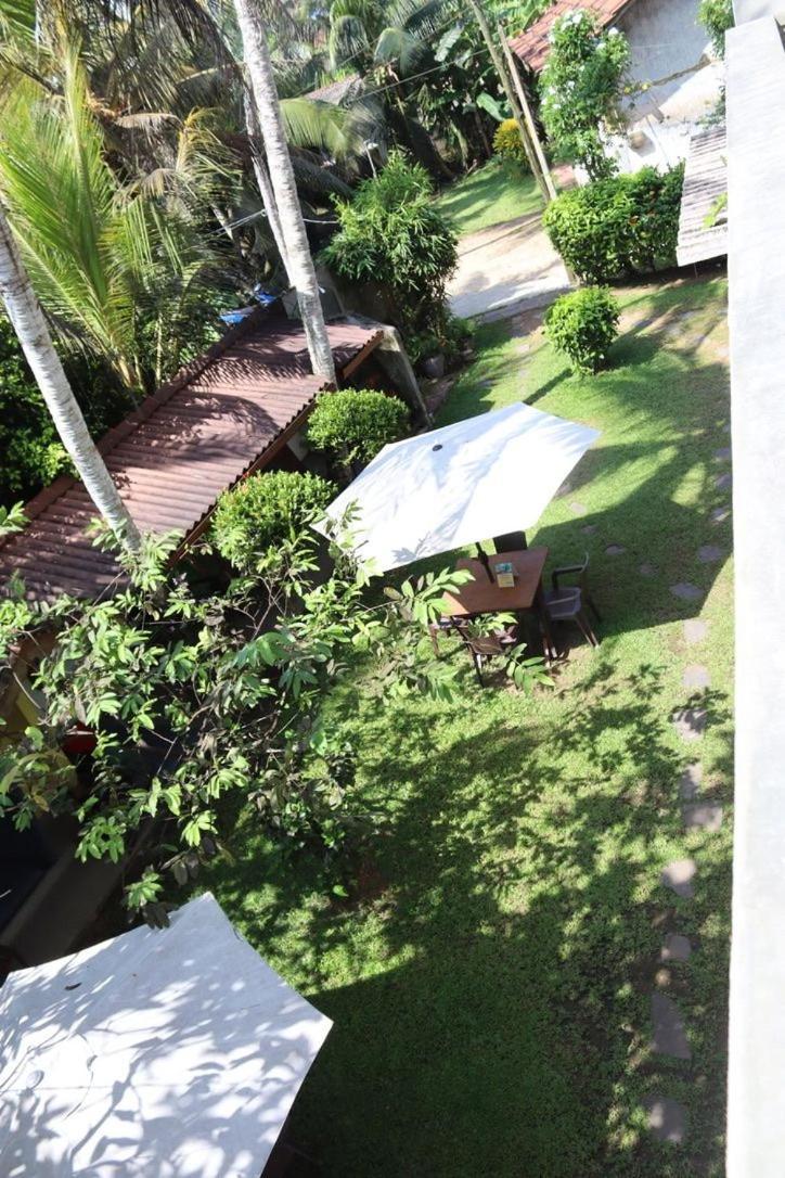 Plantation Surf Inn & Restaurant - Midigama Midigama East Exterior foto