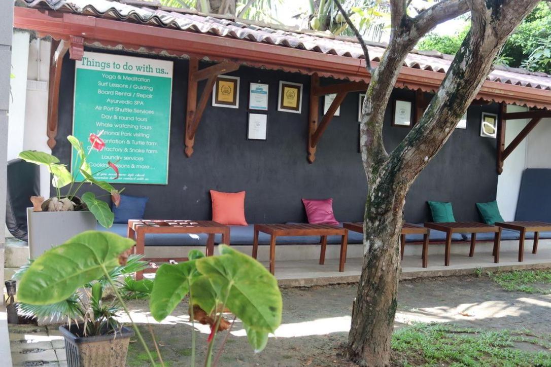 Plantation Surf Inn & Restaurant - Midigama Midigama East Exterior foto