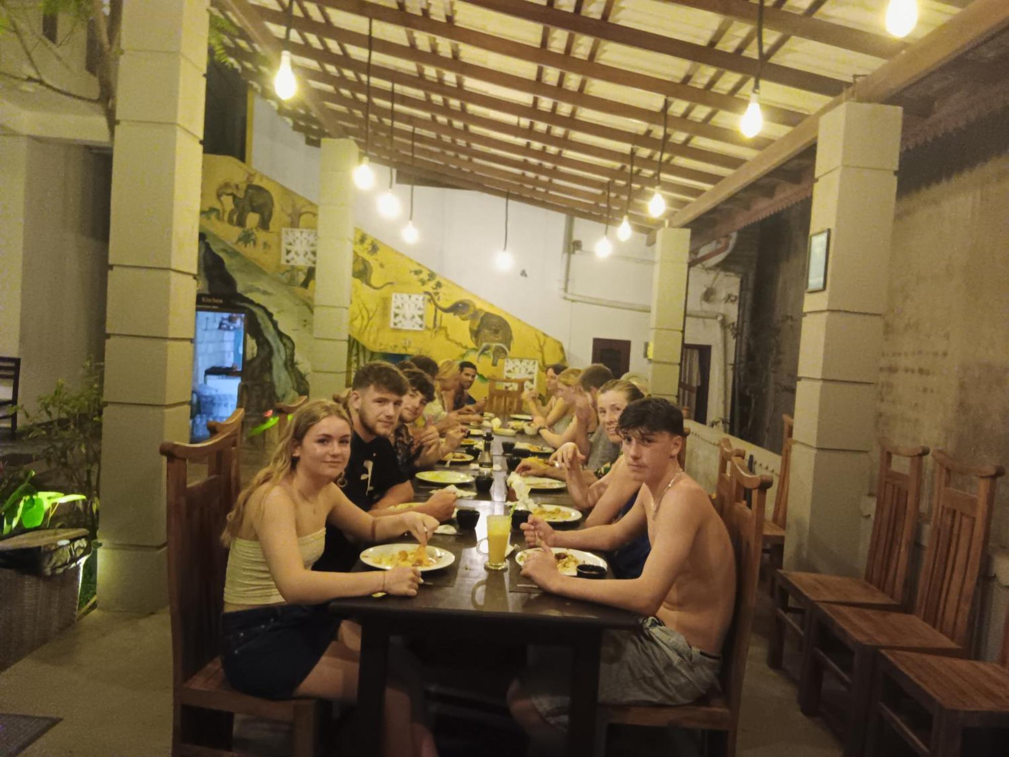 Plantation Surf Inn & Restaurant - Midigama Midigama East Exterior foto