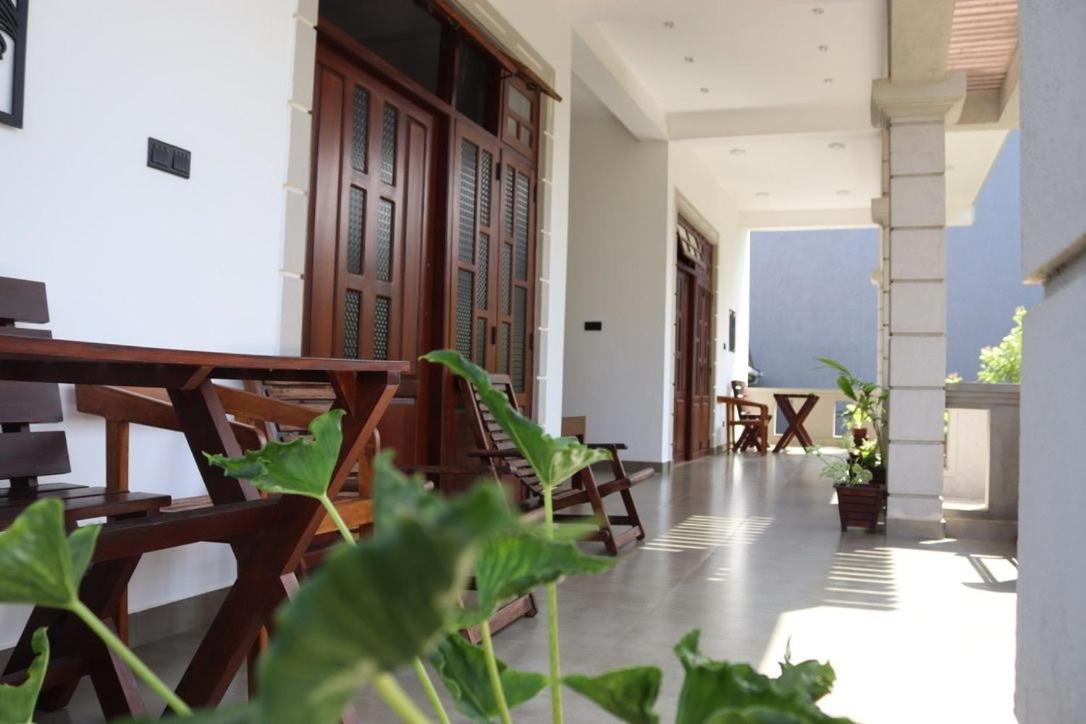 Plantation Surf Inn & Restaurant - Midigama Midigama East Exterior foto